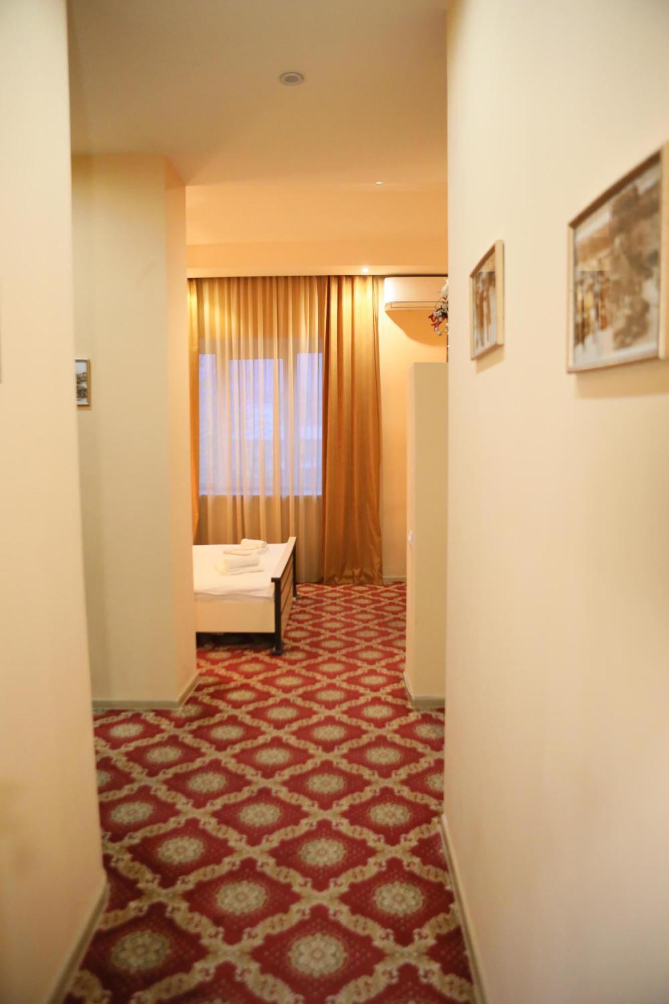 Elko Hotel Ереван Экстерьер фото