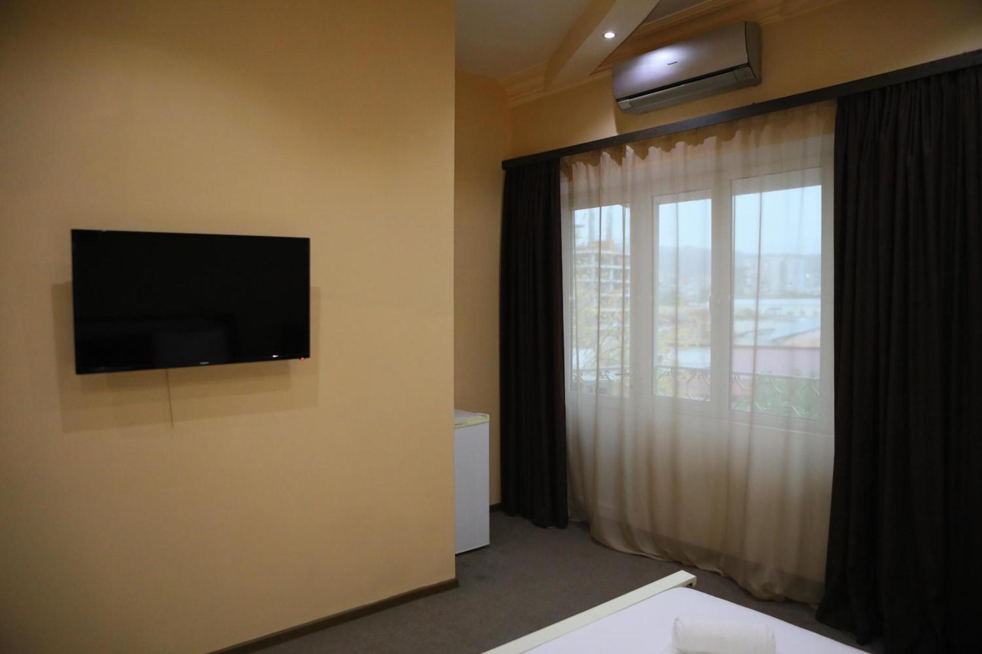 Elko Hotel Ереван Экстерьер фото